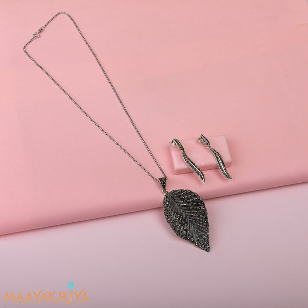 Leafy Marcasite Pendant Set